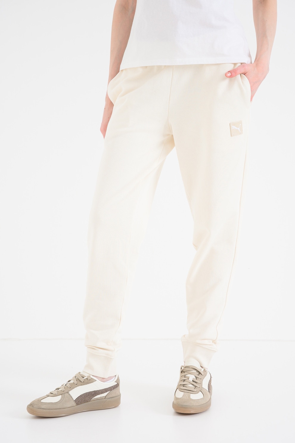 Puma, Pantaloni de trening cu aplicatie logo Ess Elevated, Alb fildes, S