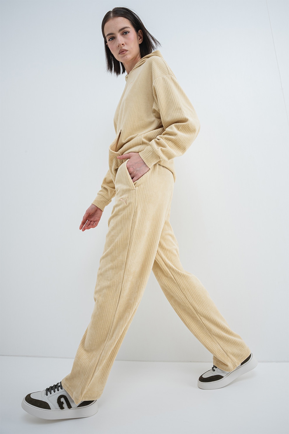 Puma, Pantaloni din reiat cu logo ESS ELEVATED, Galben pai, XS