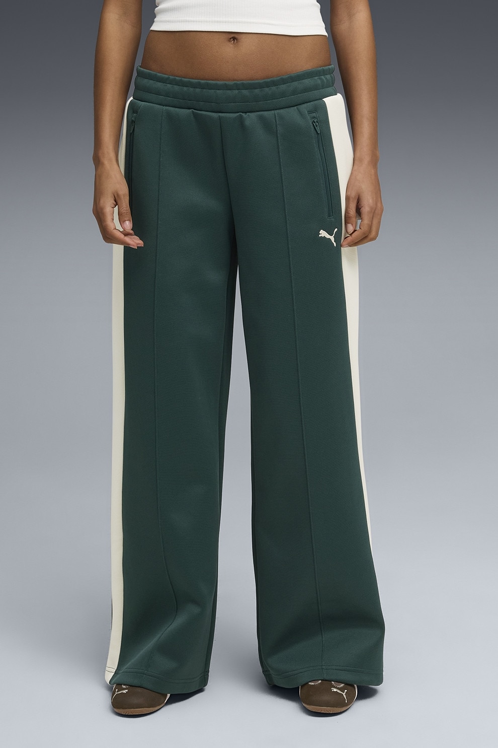 Puma, Pantaloni de trening din amestec de bumbac cu croiala ampla, Verde englez, Alb murdar, M