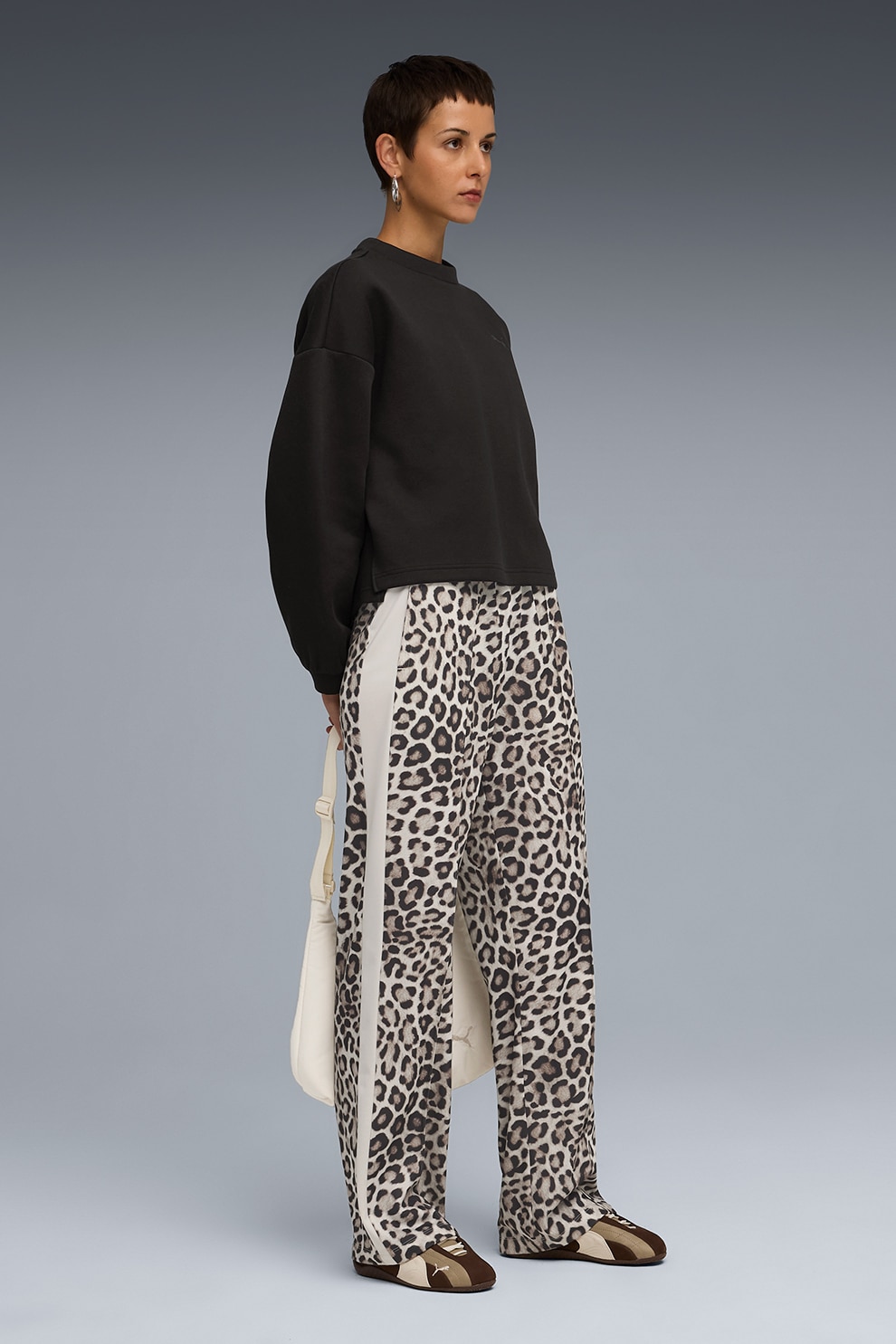 Puma, Pantaloni de trening cu croiala relaxed-fit T7 Leo Luxe, Maro fango, Bej deschis, S