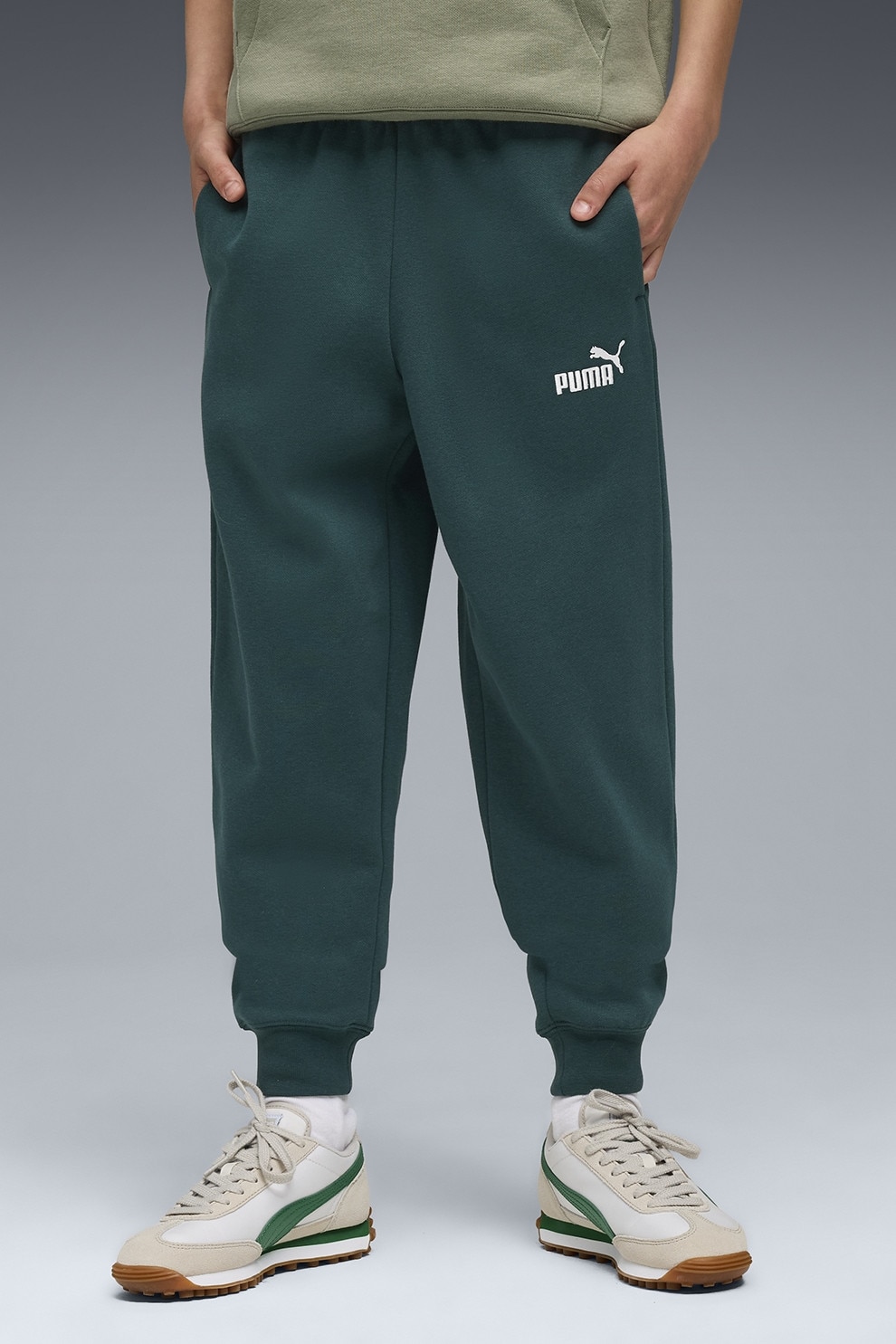 Puma, Pantaloni de trening relaxed-fit cu talie elastica ESS, Verde englez, 128 CM