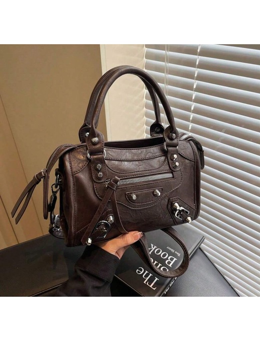 Női válltáska, új dizájn, ipari stílus, szegecsekkel, többszínű