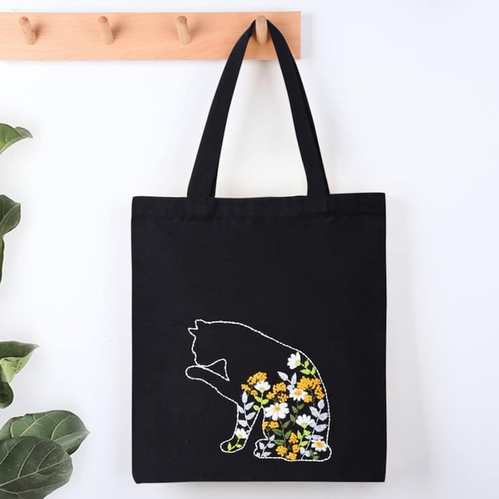 Kit de broderie, Set broderie, geanta din panza, Geanta Tote Canvas cu Model, pentru adulti si incepatori, include geanta de brodat, gherghef, ate colorate si unelte, 34x39cm, Negru intens