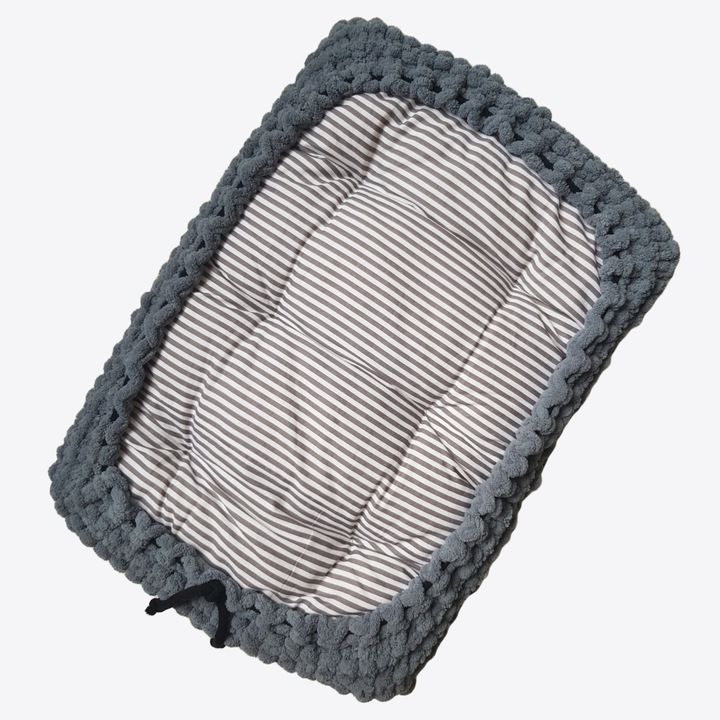 Culcus pentru caini si pisici, Blanosic, Lucrat manual, Gri cu Dungi, 65x45 cm