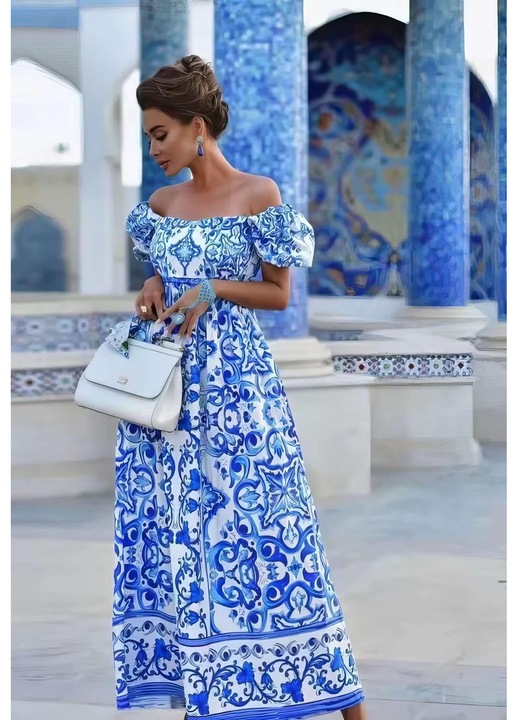 Rochie lunga de vara alb-albastra cu imprimeu ceramic si umeri goi – stil mediteranean, marime S-M INTL