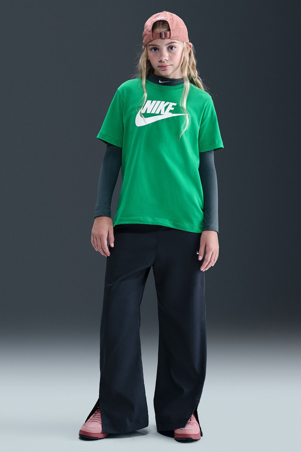 Nike, Tricou cu decolteu la baza gatului si imprimeu logo Futura, Verde, Alb optic, 128-137 CM