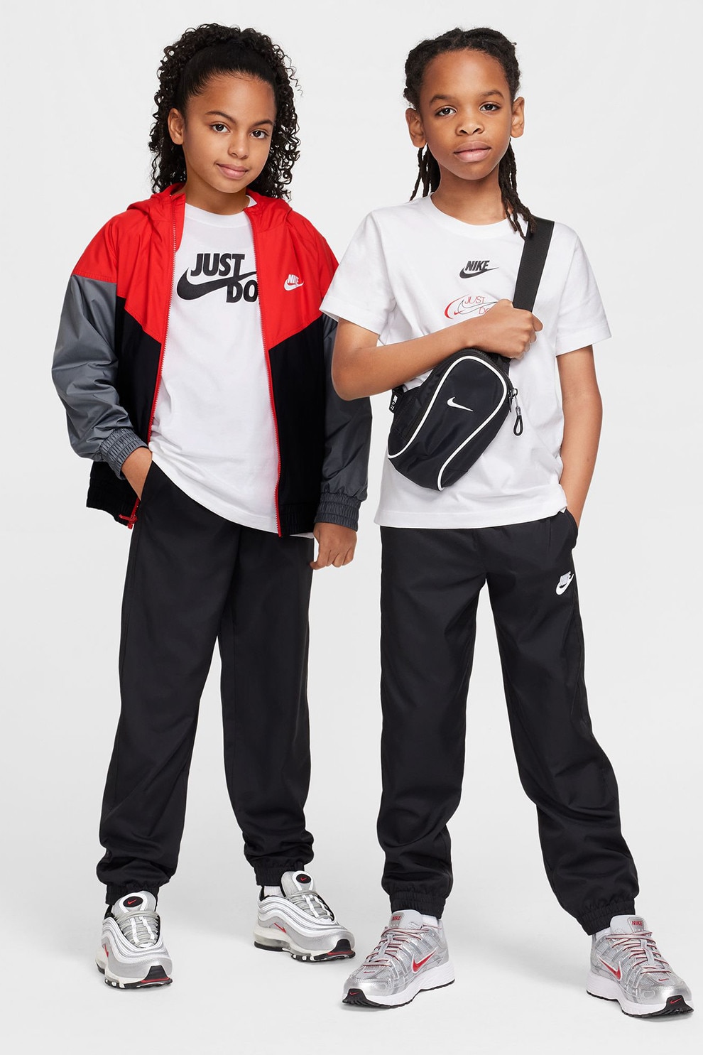 Nike, Pantaloni de trening cu logo si model unisex, Alb, Negru, 137-147 CM
