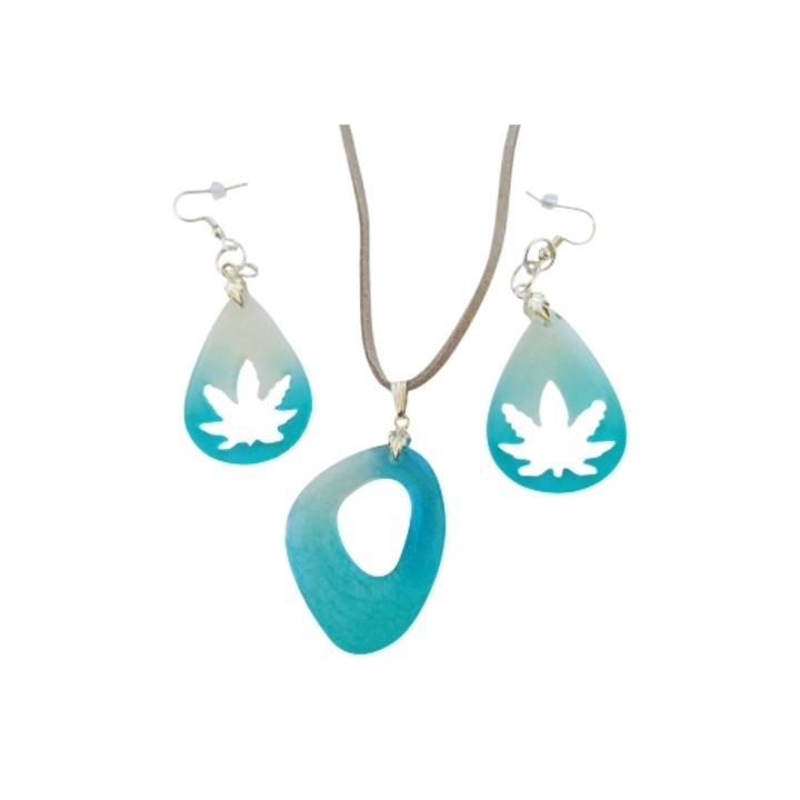 Set de bijuterii unicat realizat manual, colier cu pandantiv de 4x3 cm si cercei de 7x3 cm, multicolor