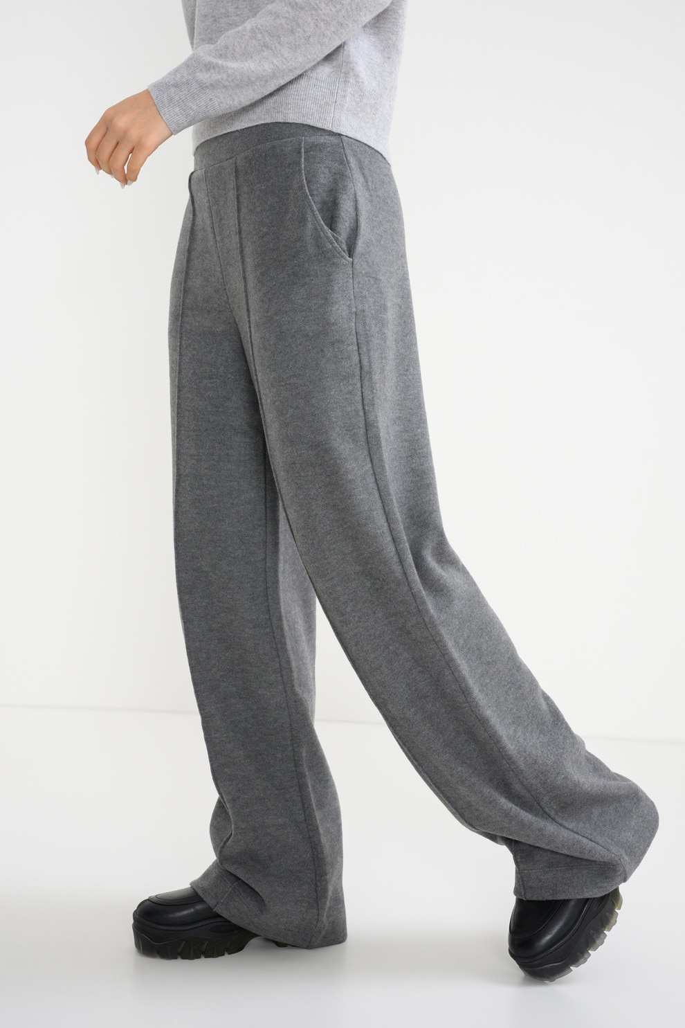 s.Oliver, Pantaloni cu croiala ampla si pensa, Gri inchis, 40