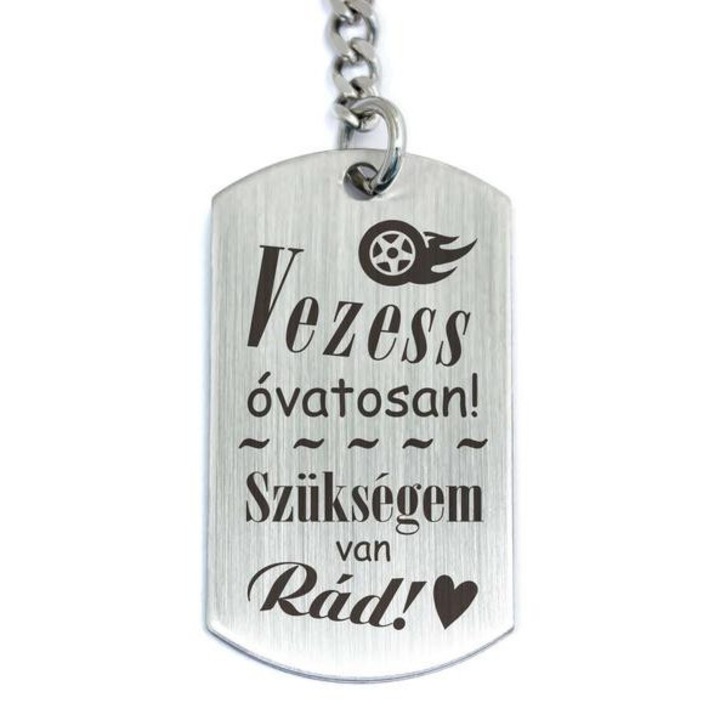 Vezess óvatosan acél medálos kulcstartó