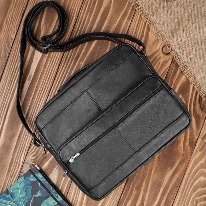 Férfi táska fekete bőrből, ABR-02 modell, egy rekesz, két zseb, 35x26x12cm