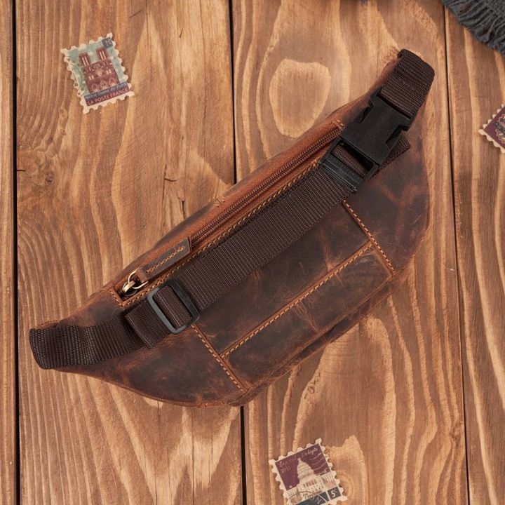 Férfi oldaltáska valódi bőrből, Paolo Peruzzi T-136-HBR, 1 rekesz, 5 zseb, barna színű, méretei 14x20x8cm