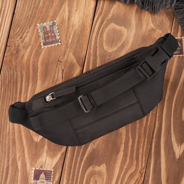 Férfi oldaltáska természetes bőrből, Paolo Peruzzi, T-136-HBL modell, 1 rekesz, 5 zseb, fekete, 20x30x8cm