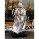 Statueta decorativa Cavaler medieval cu scut si sabie, polirasina metalizata, 23cm, armura argintie, decor colectie