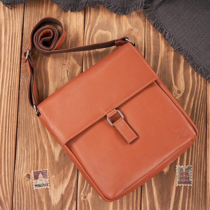 Geanta postasa din piele, Paolo Peruzzi, model T-125-LBR, coniac, 30x26x7cm, 6 buzunare, curea ajustabila.