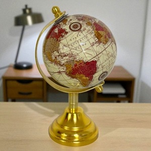 Harti de perete si globuri pamantesti