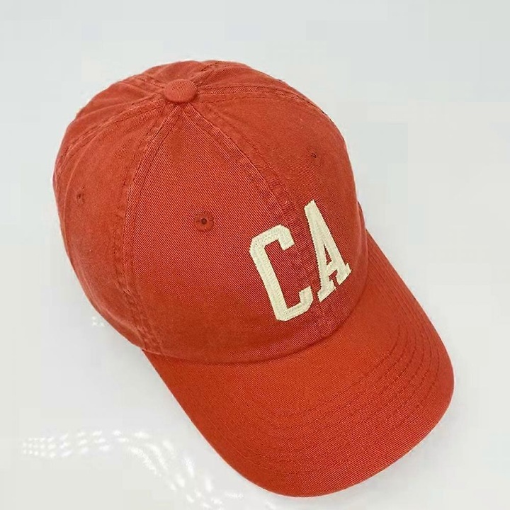 Sapca de baseball reglabila cu litera Ca brodata pentru barbati si femei (rosu caramida)