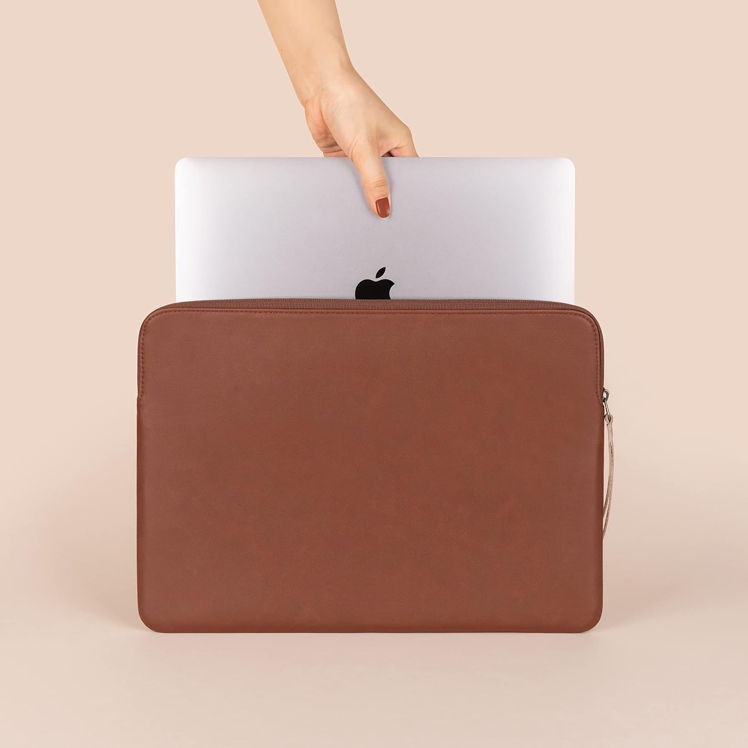Husa Laptop 15/16 Inch din Piele Ecologica, Subtire, Usoara, Impermeabila, Compatibila cu MacBook Air 15 & MacBook Pro 16, Cu Buzunar Exterior, Maro