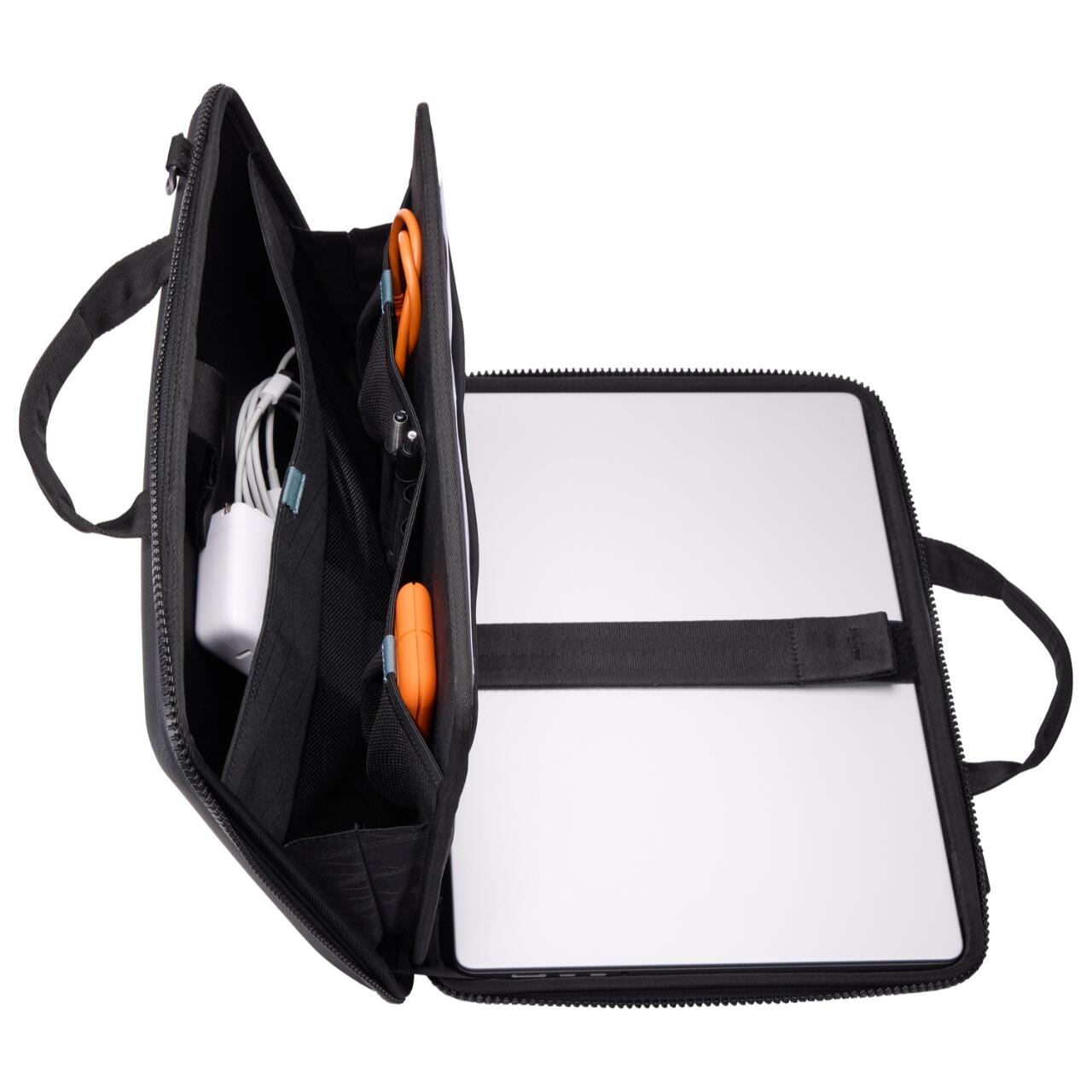 Geanta laptop Thule Gauntlet Attache pentru MacBook Pro 16", Negru