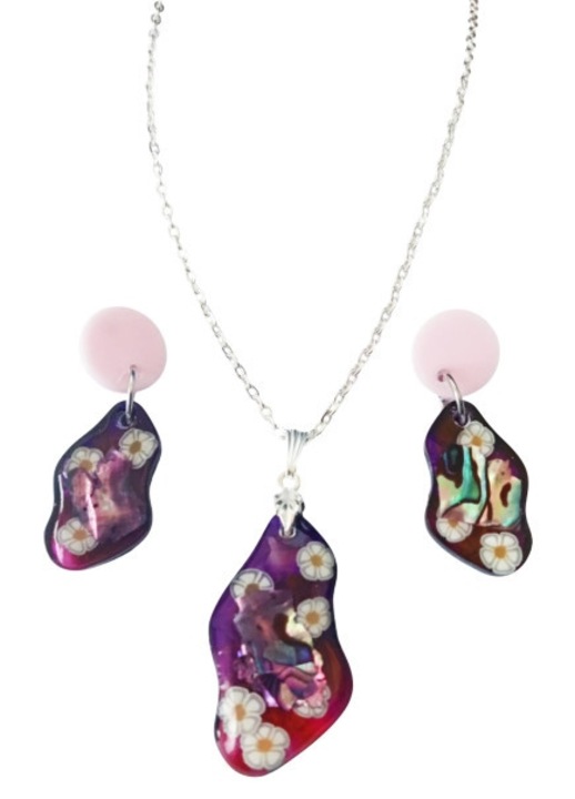 Set de bijuterii unicat realizat manual, colier cu pandantiv de 4,5x2 cm si cercei cu forma neregulata de 4x1,5 cm, multicolor