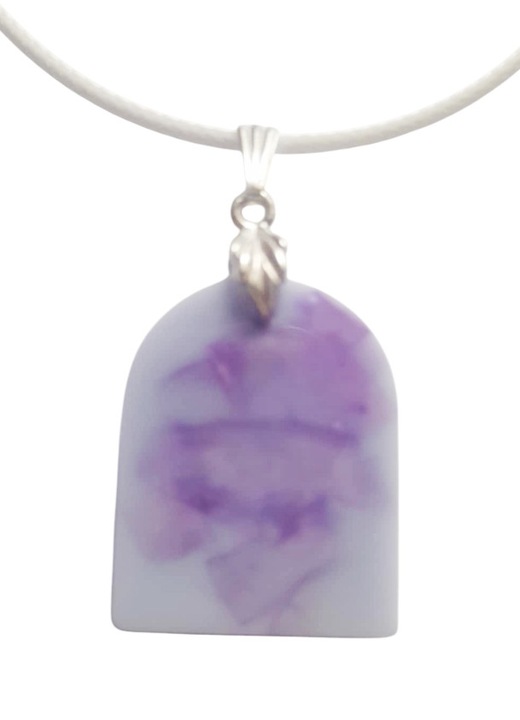 Colier cu pandantiv unicat realizat manual, forma de arc, mov, de 2, 5x2 cm