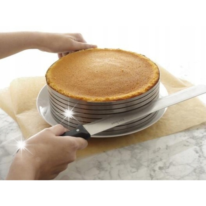 24 cm átmérőjű, kerek fém sütőlap, kivehető aljjal, magassága 7 cm