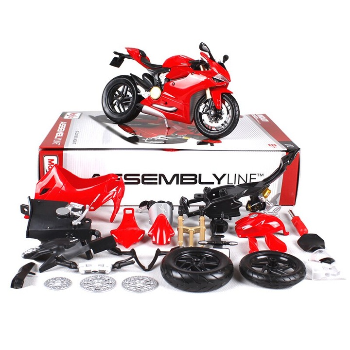 Ducati 1199 Panigale motorkerékpár modell, 1:12, piros, mozgó elemekkel, méretek 9x17x6cm