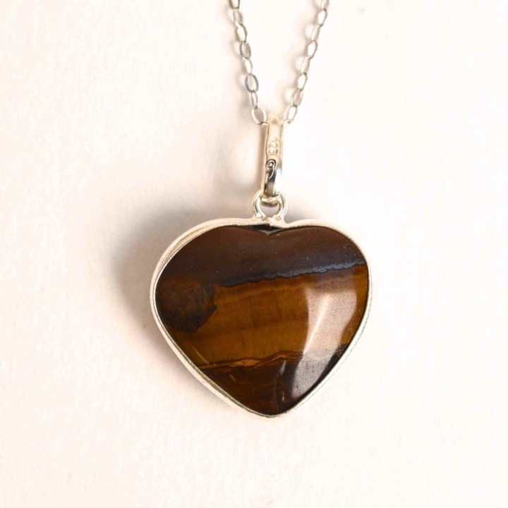 925 ezüst szív alakú nyaklánc tigrisszemmel, 40+5 cm, a bátorság és a védelem szimbóluma