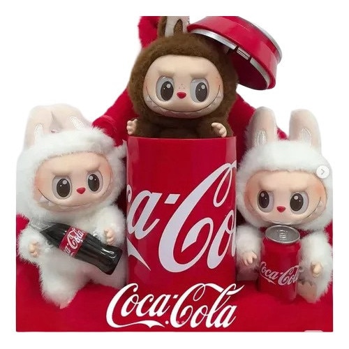 Jucarie Labubu Coca-Cola in doza de plastic surpriza si cutie