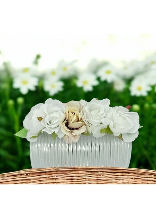 Menyasszonyi hajcsat virágokkal