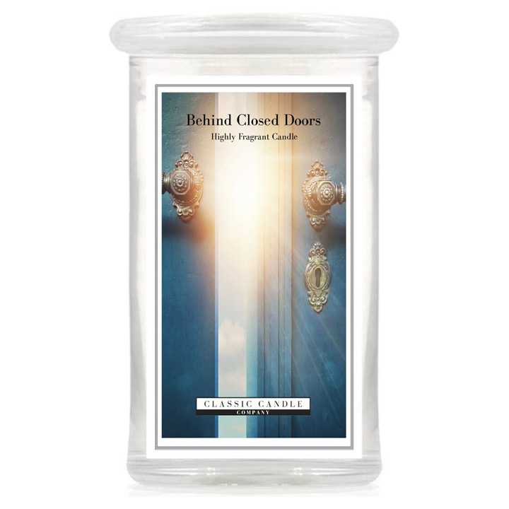 Класическа свещ „Зад затворени врати“, дървесен аромат, плодови нотки, 30x10 см