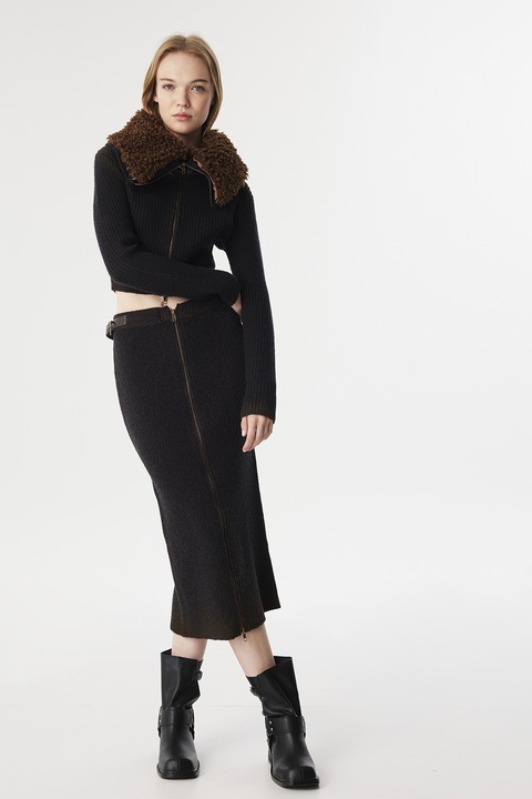 Twist, Fusta cambrata cu striatii si fermoar, Negru