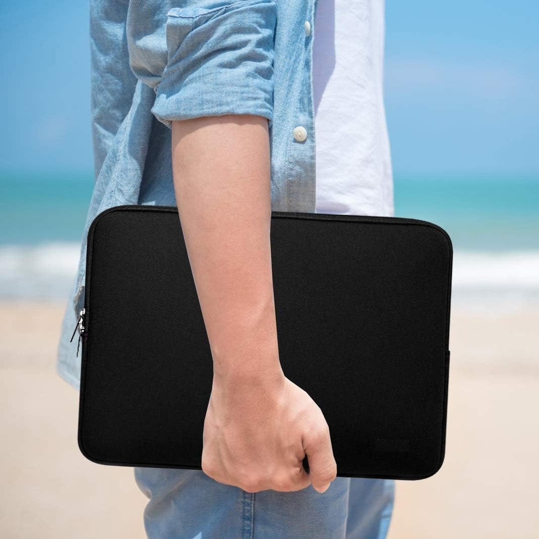 Husa de Protectie Laptop/Tableta, din Neopren, Dimeniune maxima 15,6 Inch, Fermoar, Rezistenta la Stropire/Burete moale impotriva socurilor, Negru, General Store®