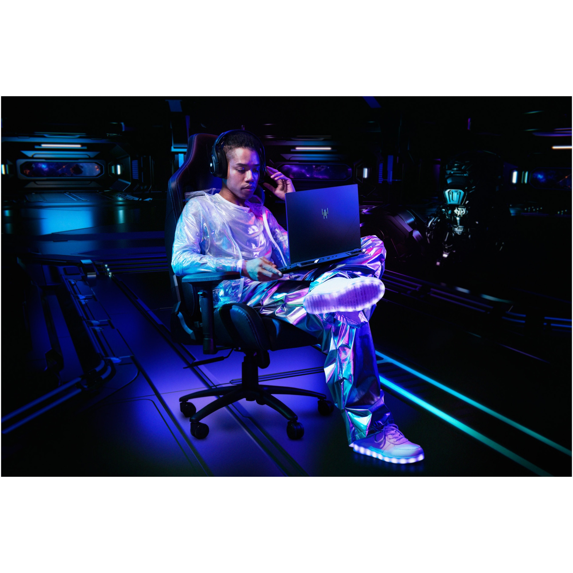 Laptop Gaming Acer Predator Helios Neo 18 AI PHN18-72-95DA cu procesor Intel® Core™ Ultra 9 275HX pana la 5.4GHz, 18'' WQXGA, IPS, 240Hz, 32GB DDR5 RAM, 1TB SSD, NVIDIA® GeForce RTX 5070 Ti 12GB GDDR7 No OS, Abyssal Black