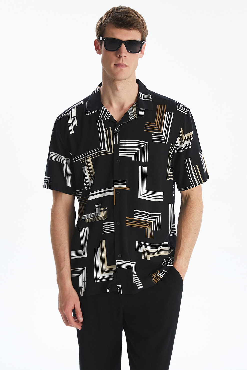 LC WAIKIKI, Camasa cu model si maneci scurte Vision, Negru, Galben pal, Alb optic, S