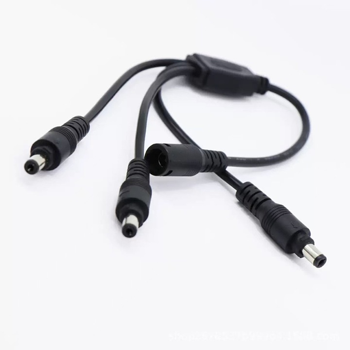 Tápkábel12V DC 5.5x2.1 tápelosztó, 3 kimenet, elosztó / szorzó CCTV megfigyelő kamerákhoz, 30cm, fekete