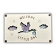 Felicitare Suport Bani Bebelusi – „Welcome Little One” – Cadou bebe Nastere/Botez – Lemn Gravat cu Decupaj Barza si Mesaj