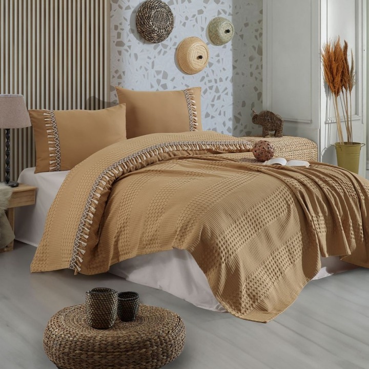 Set de pat dublu cu ciucuri, cuvertura pique 220 × 240 cm, cearceaf pat 240x260 cm si 2 fete perna, bumbac 100%, 4 piese, Clasy Home, Bohemline V6 Maro/Bej