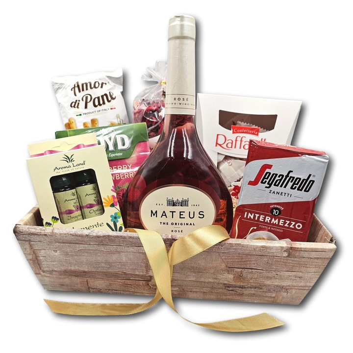 Cos cadou pentru doamne, CADOURI PREMIUM®, moddel Aroma Touch, cu vin roze Mateus, o cutie mare de specialitati dulci Raffaello, cafea Segafredo, ceai Loyd si arome parfumate