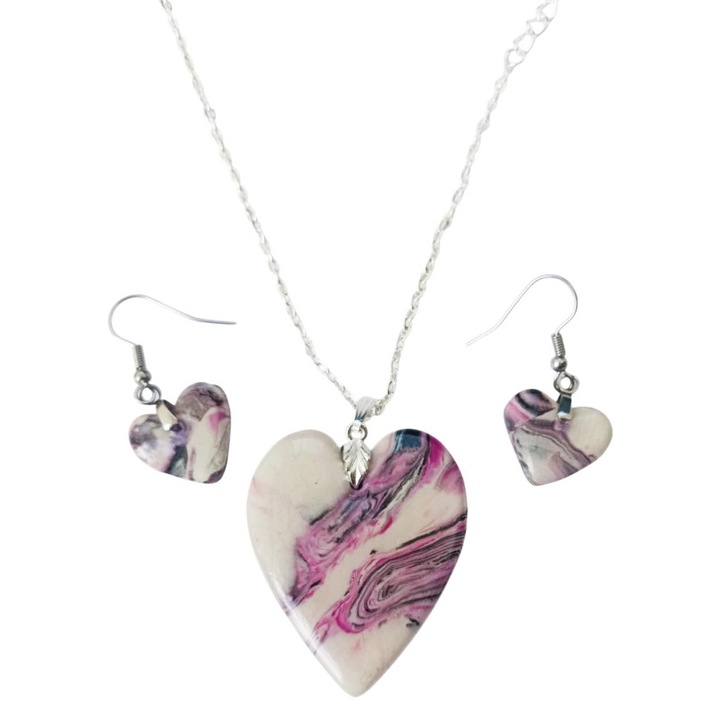 Set de bijuterii realizat manual, multicolor, pandantiv forma de inima 4x3, 5 cm si cercei de 4x1, 5 cm