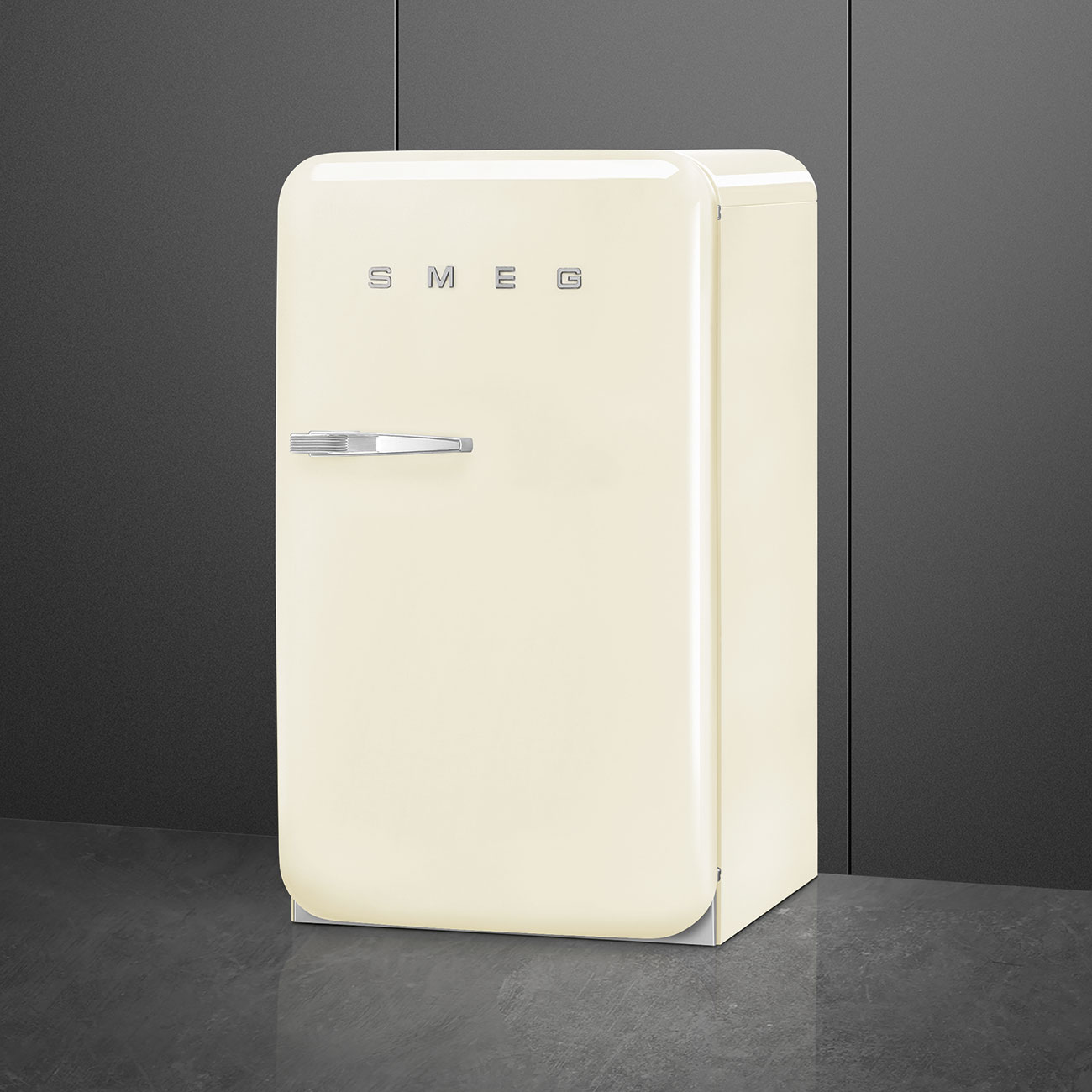 Frigider Smeg 1 ușă, design anii '50, crem, 970x545x659cm - eMAG.ro