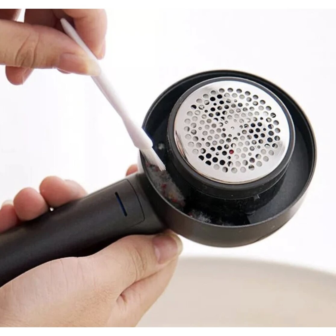 Aparat electric de curatat scame compact si puternic