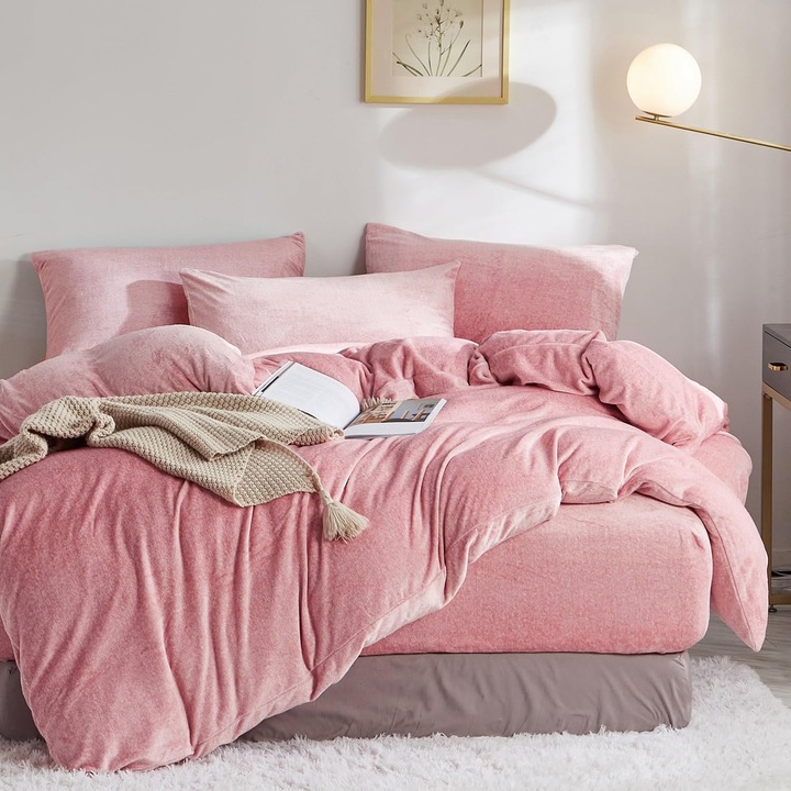 Polár ágyneműgarnitúra hűvös évszakra 135x200 cm, párnahuzattal 80x80 cm, bolyhos, kasmírszerű mikroszálas, világos rózsaszín pöttyös, cipzáras