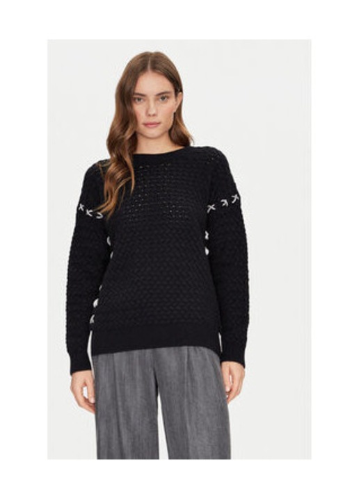 Pulover cu detalii contrastante