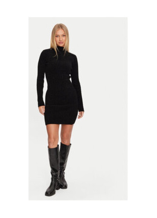 Rochie scurta tricotata cu guler scurt