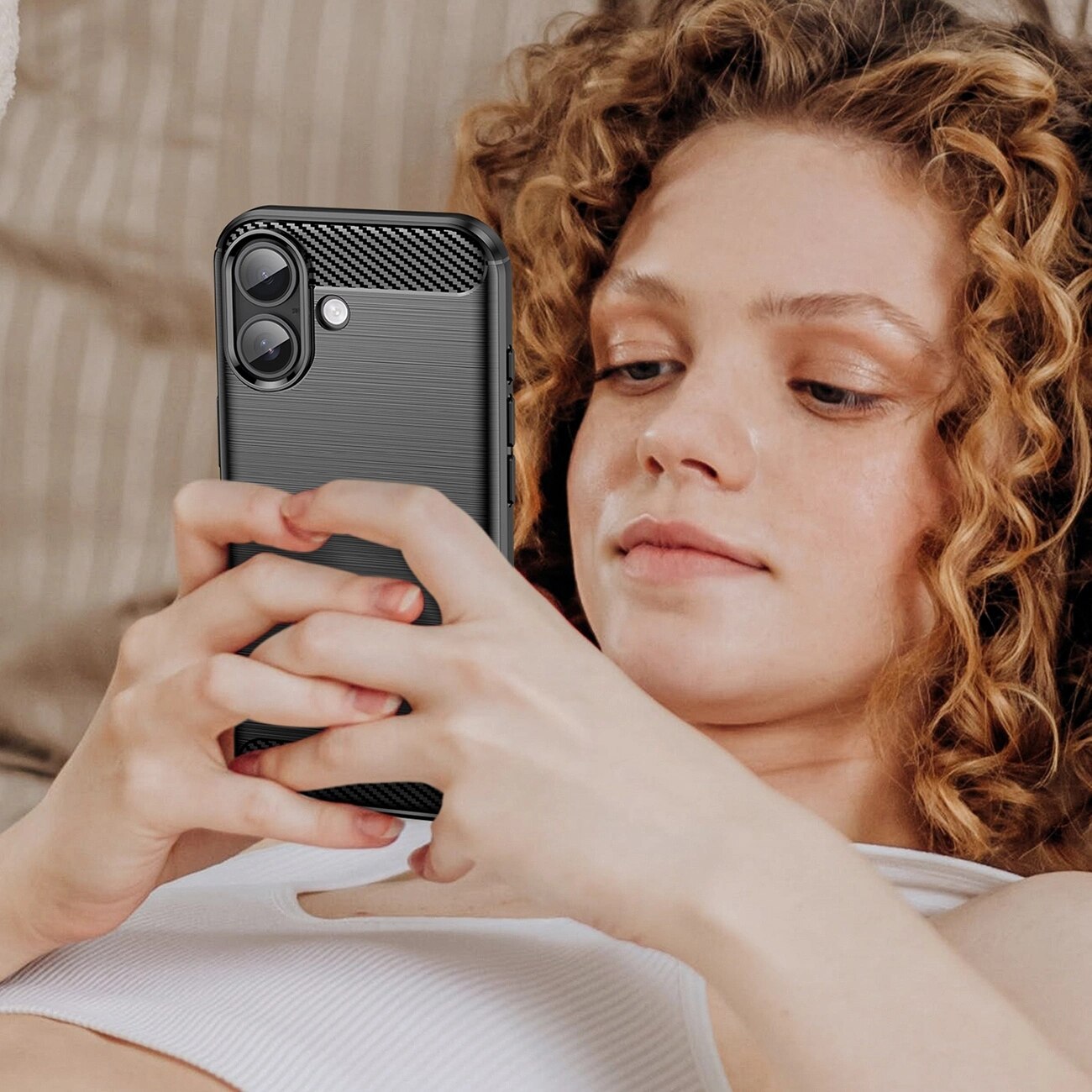 Carcasa Carbon Case compatibila cu iPhone 17, Negru