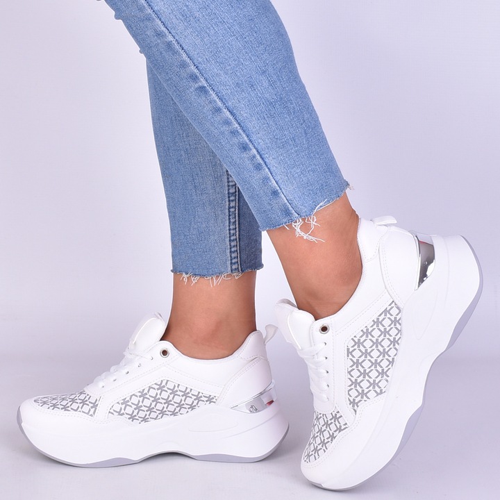 Дамски маратонки Martinus, бели, еко кожа, дебела подметка, класически връзки, 40 EU