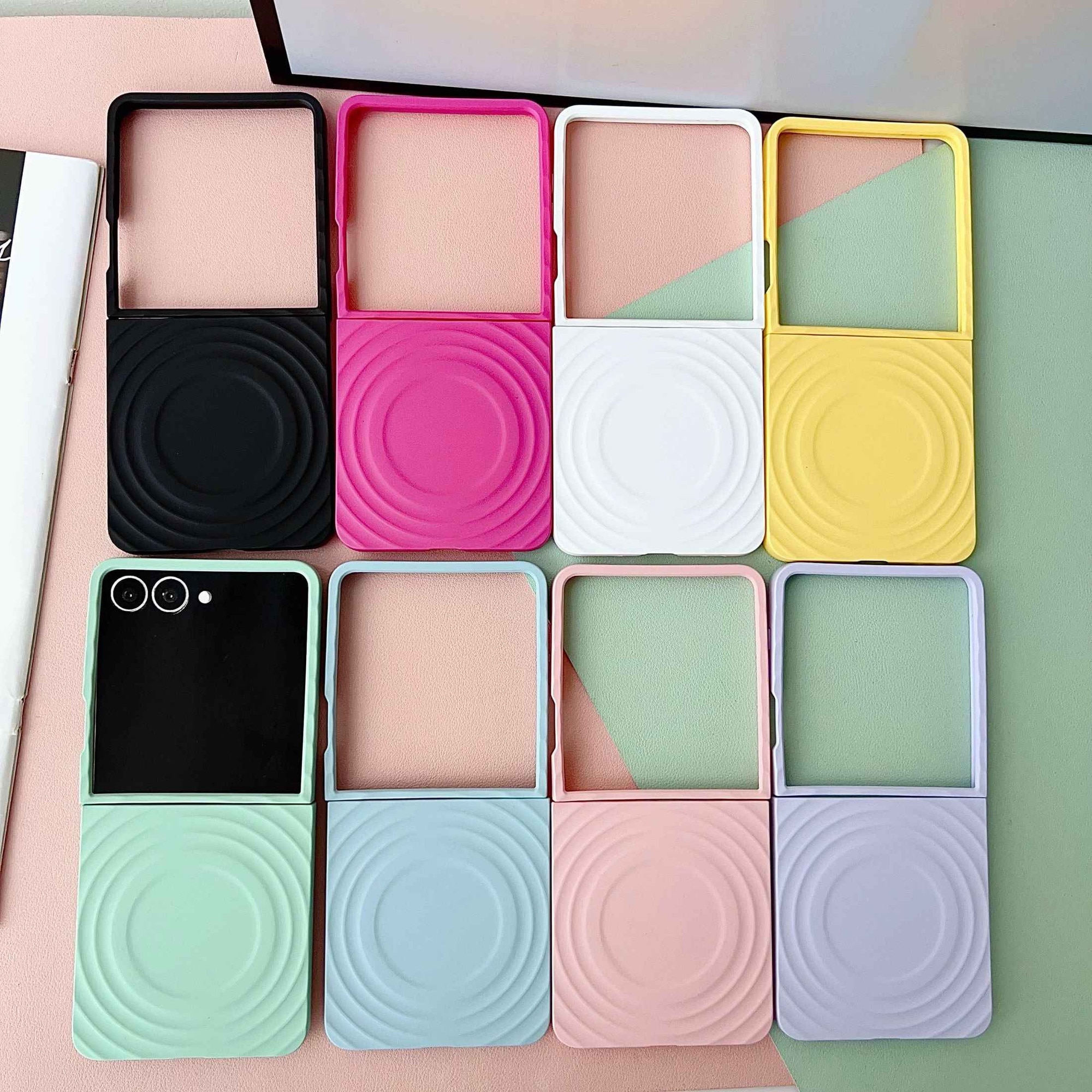 Husa Compatibila Samsung Galaxy Z Flip7, Model Valuri, Magsafe, Protectie Antisoc, Textura Prietenoasa Cu Pielea, Negru