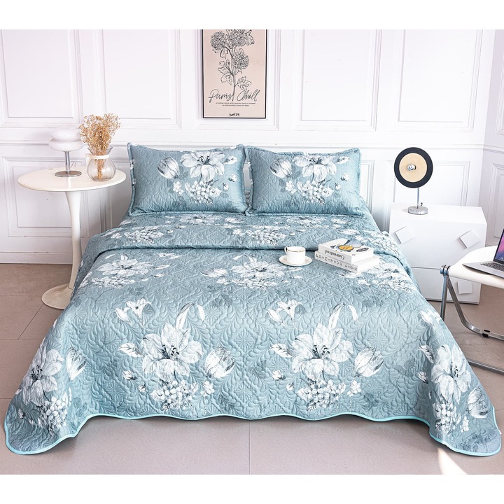 Set Cuvertura Matlasata si Fete de perna CHIRASO, din Microfibra, pentru 2 persoane, cu 2 Fete, 3 piese: Cuvertura 220 x 240 cm, 2 fete de perna 52 x 72 cm, albastru pal