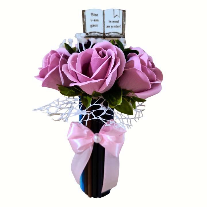 Aranjament floral cu creioane - Back to School cu text Bine v-am gasit in noul an scolar cu flori de sapun roz grena si mov, cu funda, 25 cm